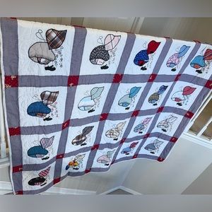 Beautiful vintage funky sunbonnet sue queen size blue colorful quilt